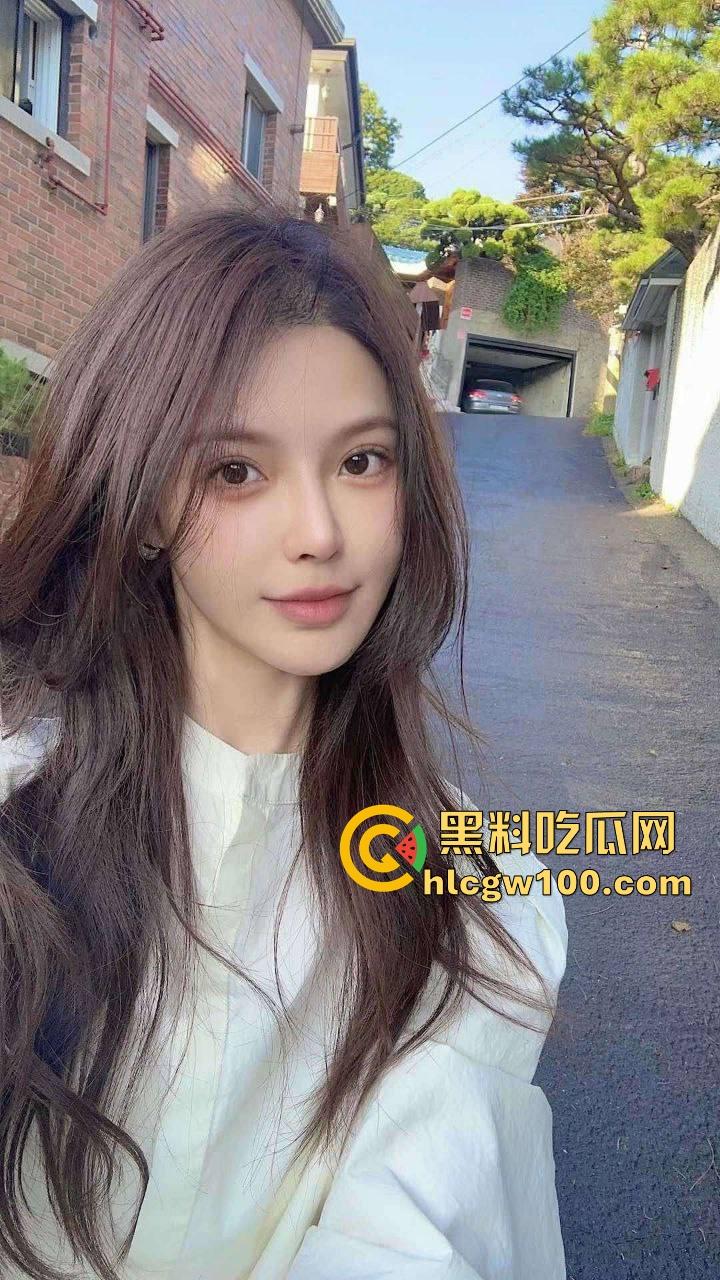 什么叫有事找秘书，没事草秘书？瓜友投稿花点钱拿下00后秘书，每天办公室内扶着桌子直接无套内射开干！-2