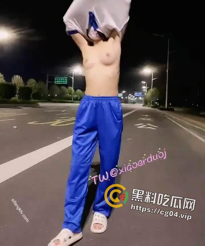 已绝版！推特露出博主【朵朵】已销号 付费露出大合集 图书馆 马路边 商店里 心有多大 舞台就有多大-2